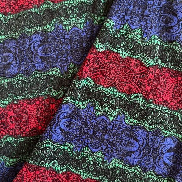 LuLaRoe TC Leggings Plus Size Christmas Red Green Blue - Picture 2 of 8